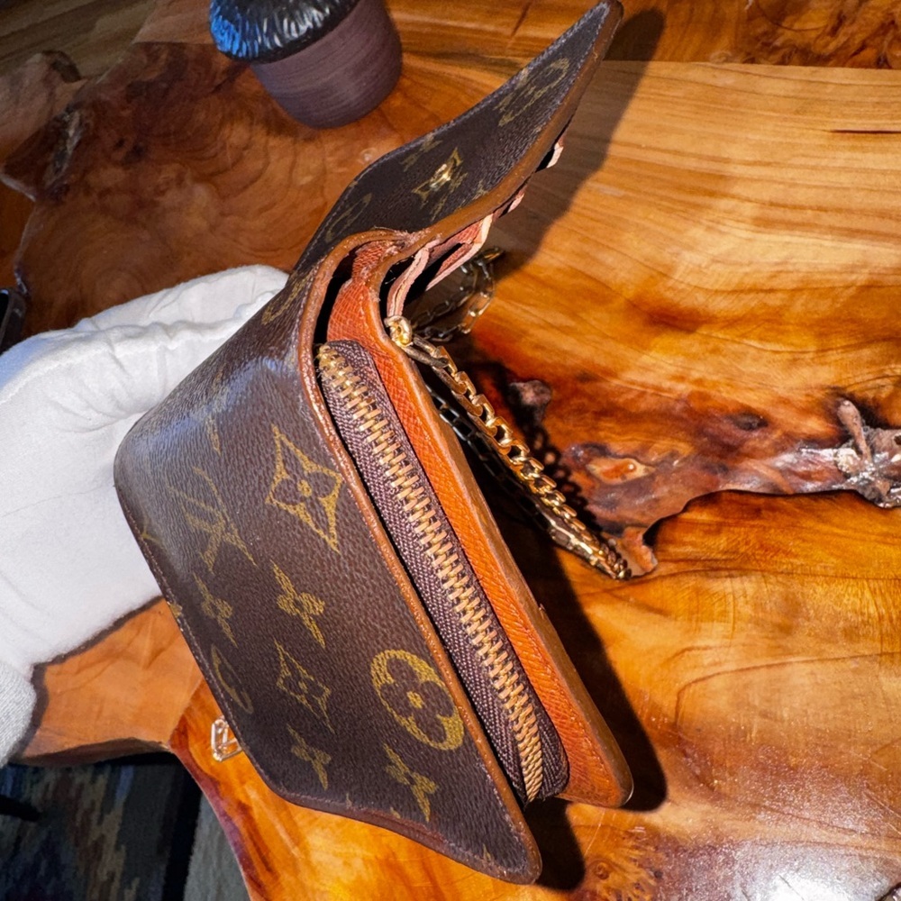 Louis Vuitton, authentic vintage compact wallet with unbranded chain - Picture 6 of 17